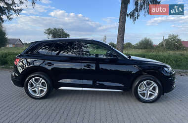 Внедорожник / Кроссовер Audi Q5 2018 в 