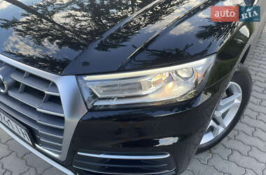 Внедорожник / Кроссовер Audi Q5 2018 в 