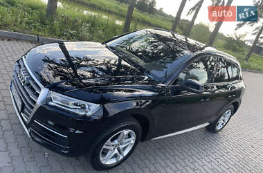 Внедорожник / Кроссовер Audi Q5 2018 в 