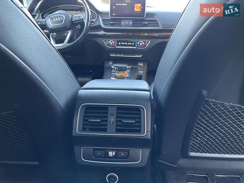 Внедорожник / Кроссовер Audi Q5 2017 в Конотопе