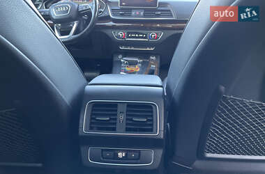 Внедорожник / Кроссовер Audi Q5 2017 в 