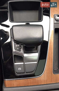 Позашляховик / Кросовер Audi Q5 2020 в 