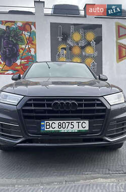 Позашляховик / Кросовер Audi Q5 2020 в 