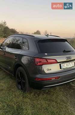 Позашляховик / Кросовер Audi Q5 2020 в 