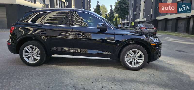 Позашляховик / Кросовер Audi Q5 2020 в Івано-Франківську