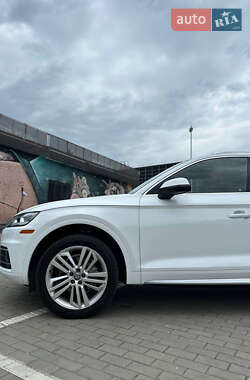 Внедорожник / Кроссовер Audi Q5 2018 в 