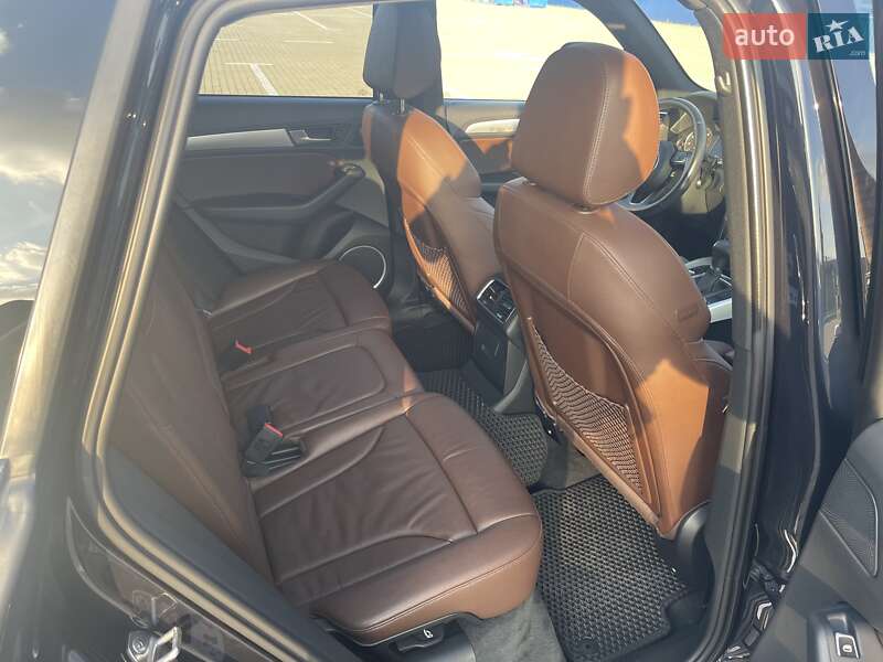 Внедорожник / Кроссовер Audi Q5 2016 в Нововолынске