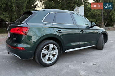 Внедорожник / Кроссовер Audi Q5 2017 в 
