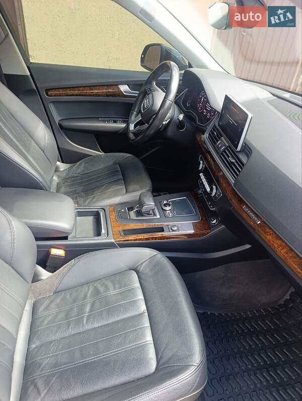 Позашляховик / Кросовер Audi Q5 2017 в Володимирі