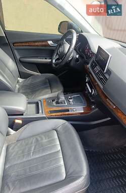 Внедорожник / Кроссовер Audi Q5 2017 в 
