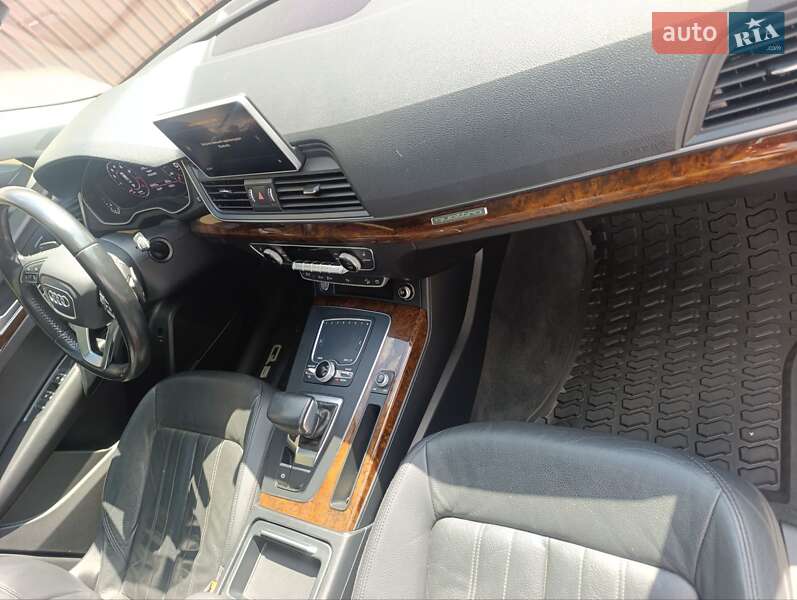 Позашляховик / Кросовер Audi Q5 2017 в Володимирі