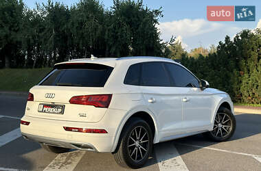 Позашляховик / Кросовер Audi Q5 2018 в 