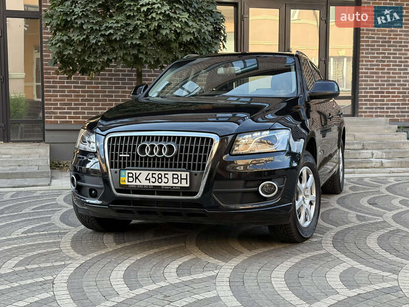 Внедорожник / Кроссовер Audi Q5 2010 в 