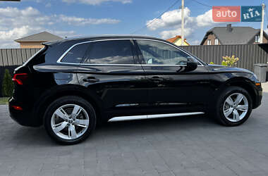 Внедорожник / Кроссовер Audi Q5 2018 в 