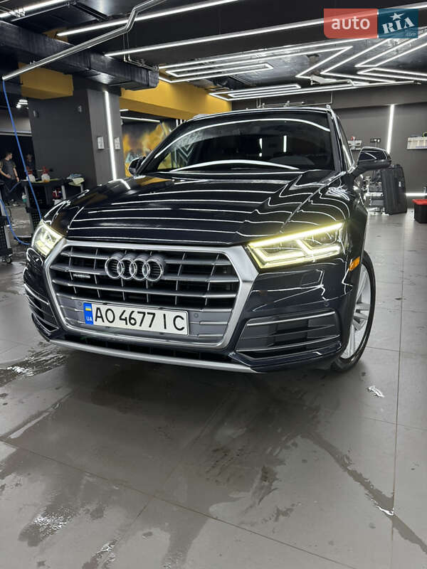 Внедорожник / Кроссовер Audi Q5 2018 в Ужгороде