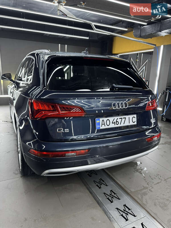 Внедорожник / Кроссовер Audi Q5 2018 в Ужгороде