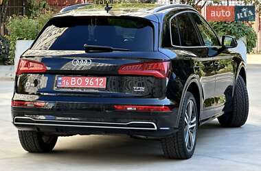 Внедорожник / Кроссовер Audi Q5 2017 в 