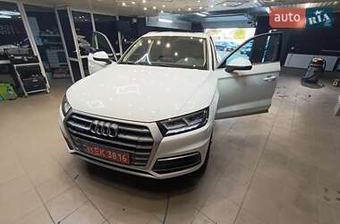 Внедорожник / Кроссовер Audi Q5 2018 в 
