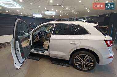 Внедорожник / Кроссовер Audi Q5 2018 в 