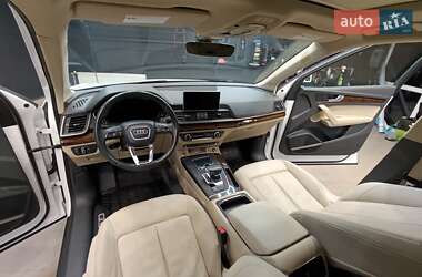 Внедорожник / Кроссовер Audi Q5 2018 в 