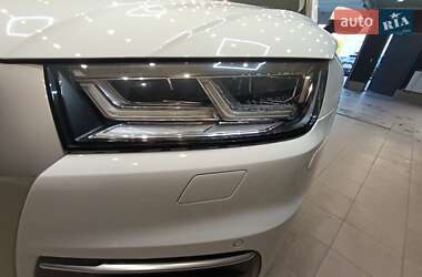 Внедорожник / Кроссовер Audi Q5 2018 в 