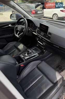 Внедорожник / Кроссовер Audi Q5 2018 в 