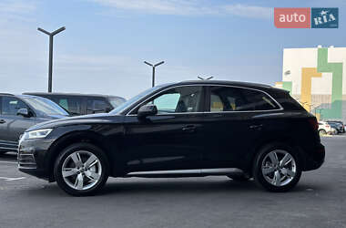 Внедорожник / Кроссовер Audi Q5 2017 в 