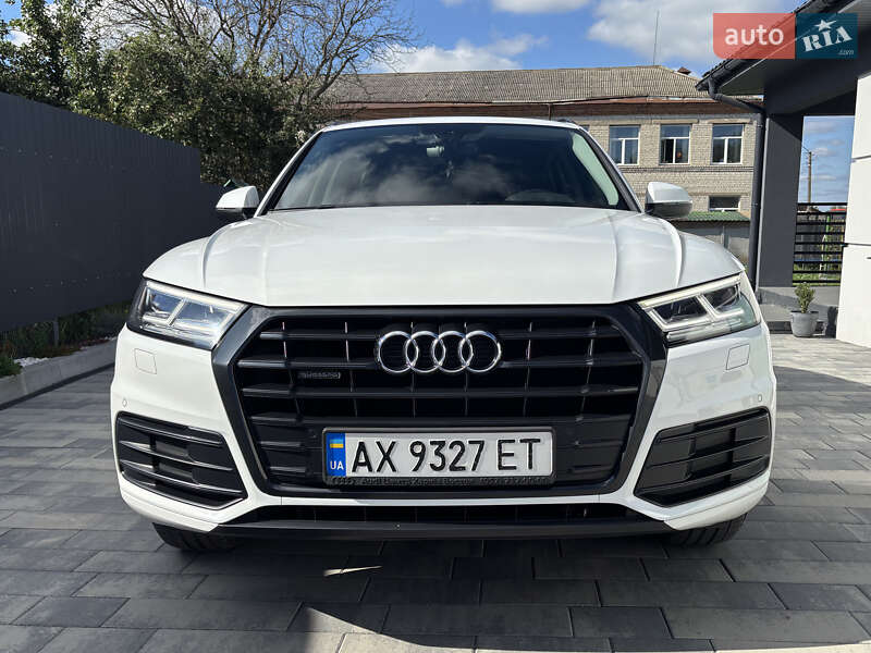 Внедорожник / Кроссовер Audi Q5 2017 в 
