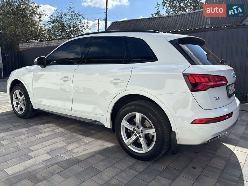 Внедорожник / Кроссовер Audi Q5 2017 в Валках