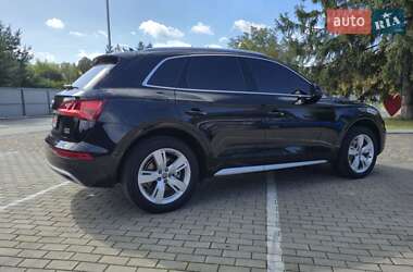 Внедорожник / Кроссовер Audi Q5 2018 в 