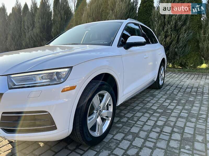 Позашляховик / Кросовер Audi Q5 2017 в Львові