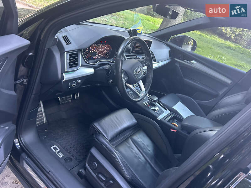 Внедорожник / Кроссовер Audi Q5 2017 в Ровно