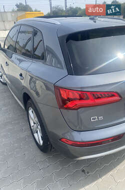 Внедорожник / Кроссовер Audi Q5 2018 в 