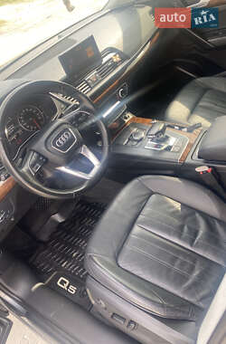 Внедорожник / Кроссовер Audi Q5 2018 в 