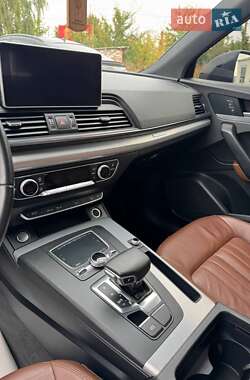 Внедорожник / Кроссовер Audi Q5 2018 в 