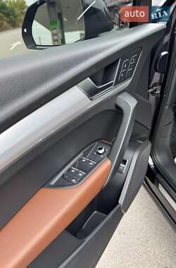 Внедорожник / Кроссовер Audi Q5 2018 в 