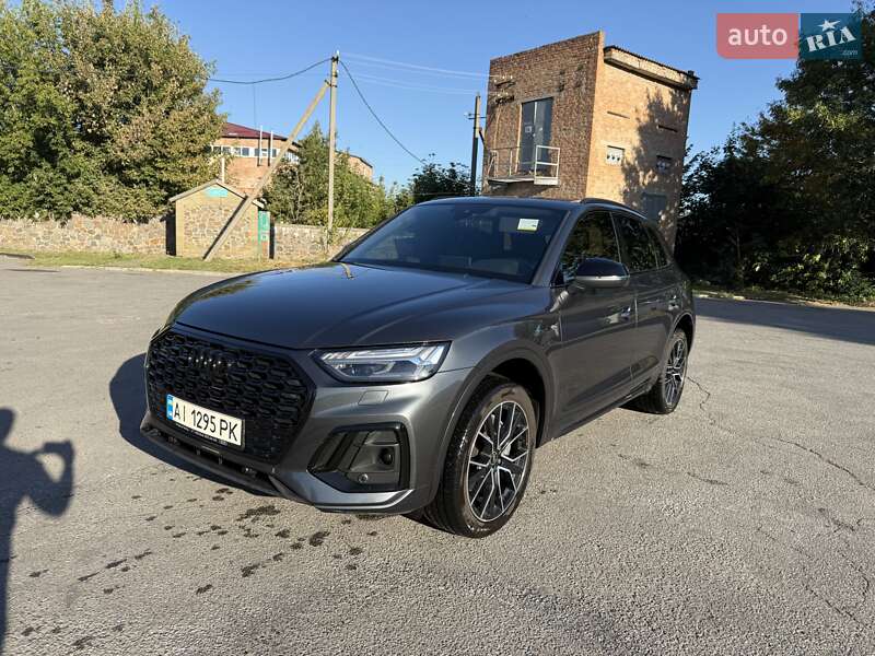 Позашляховик / Кросовер Audi Q5 2021 в Києві