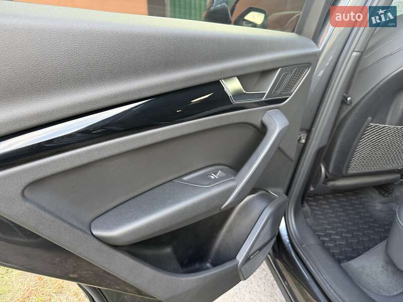 Позашляховик / Кросовер Audi Q5 2021 в Києві