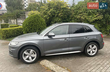 Позашляховик / Кросовер Audi Q5 2018 в 