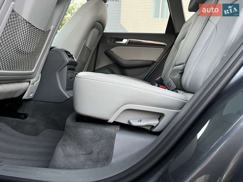 Позашляховик / Кросовер Audi Q5 2015 в Дубні