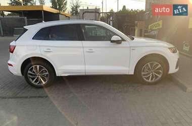 Внедорожник / Кроссовер Audi Q5 2024 в 