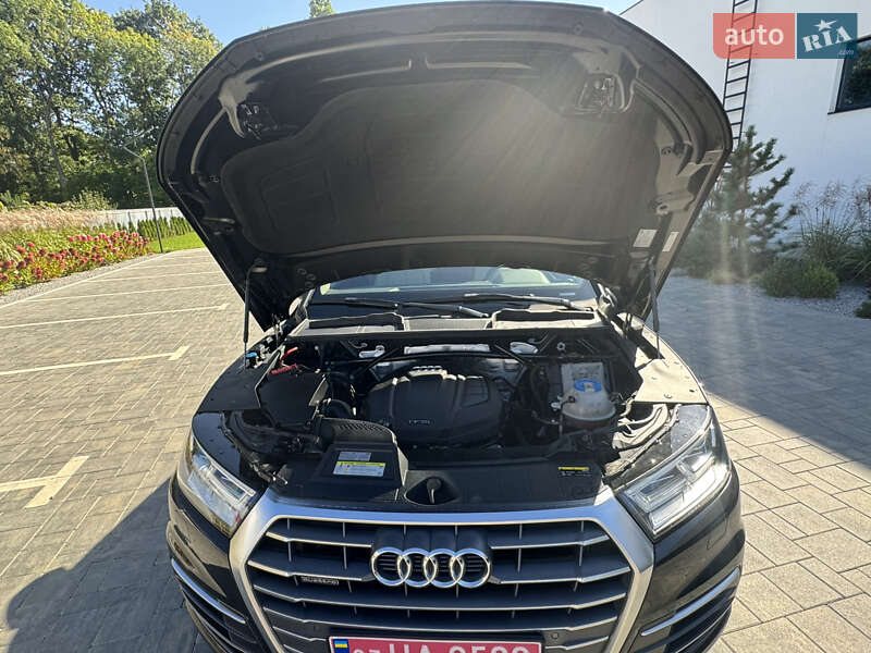 Позашляховик / Кросовер Audi Q5 2017 в Луцьку