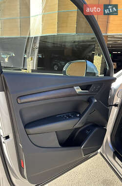 Внедорожник / Кроссовер Audi Q5 2022 в 