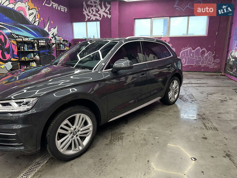 Внедорожник / Кроссовер Audi Q5 2019 в Киеве