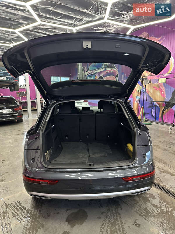 Внедорожник / Кроссовер Audi Q5 2019 в Киеве