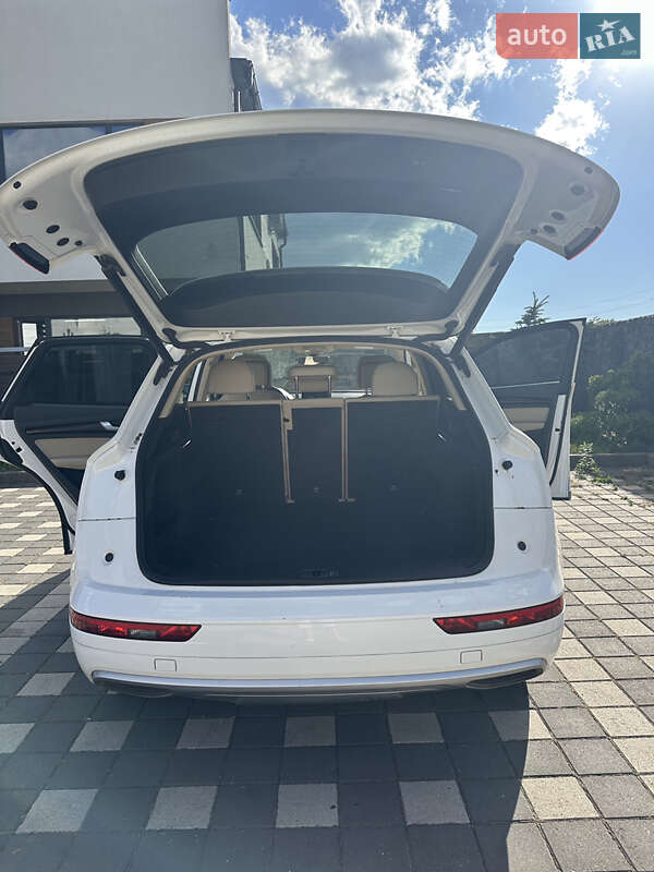 Внедорожник / Кроссовер Audi Q5 2018 в Стрые