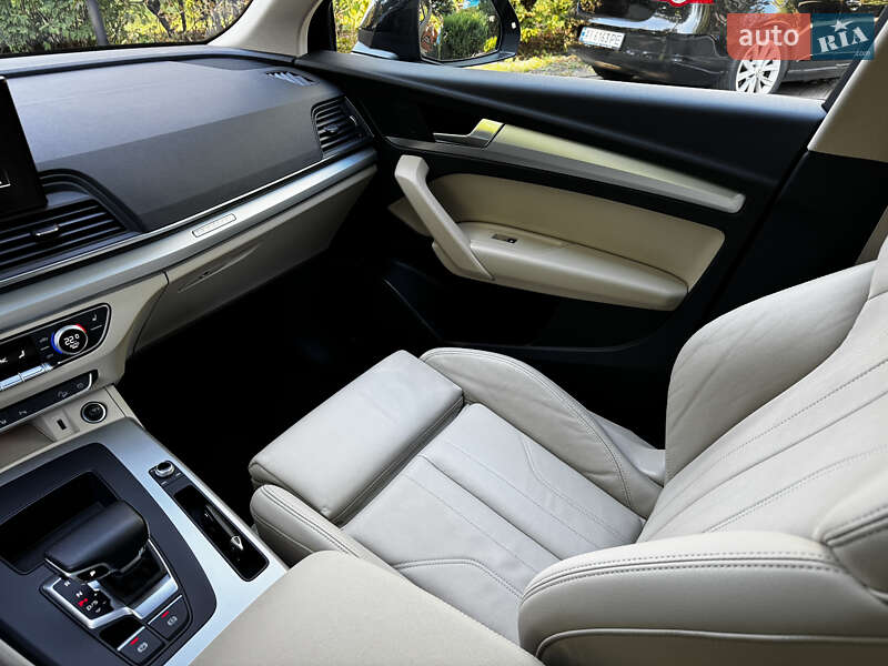 Позашляховик / Кросовер Audi Q5 2021 в Києві