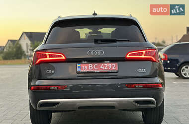 Внедорожник / Кроссовер Audi Q5 2016 в 