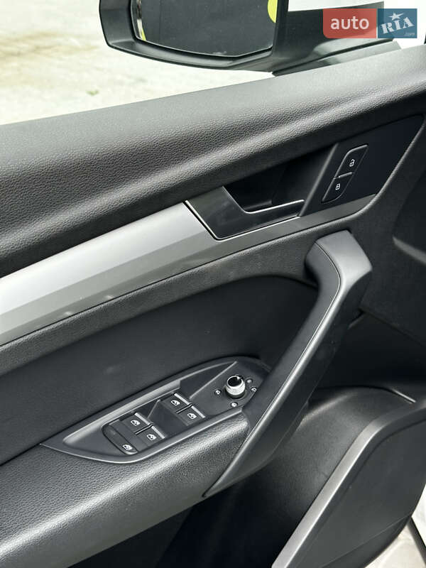 Позашляховик / Кросовер Audi Q5 2017 в Львові