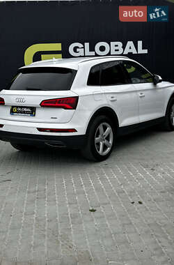 Внедорожник / Кроссовер Audi Q5 2017 в 
